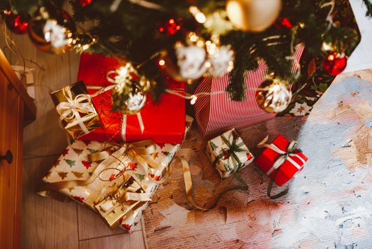 4 pomysły na świąteczne prezenty dla miłośników opalania - co kupić na prezent pod choinkę?